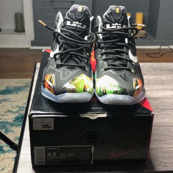 Lebron XI Size 8.5 - Picture 4 of 6